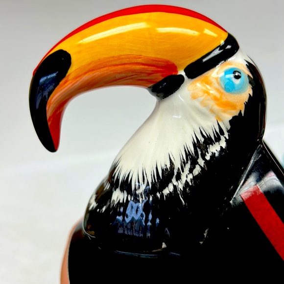 Vintage 1986 3D Toucan bird hand painted ceramic mug “ Bergschrund Seattle” - Picture 8 of 9